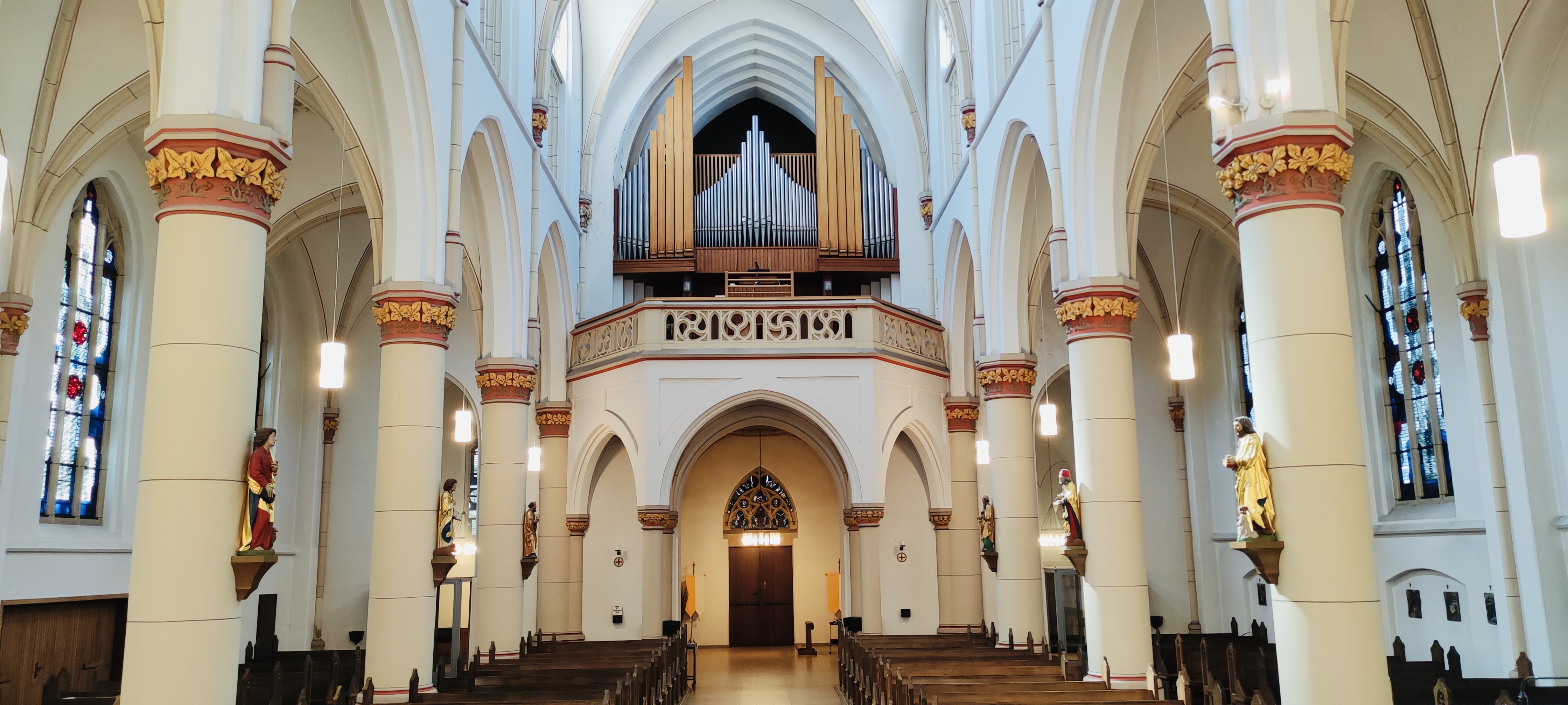 St. Joseph Innen Quer Richtung Orgel